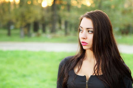 Portrait of pretty young brunette posing outdoor
の写真素材