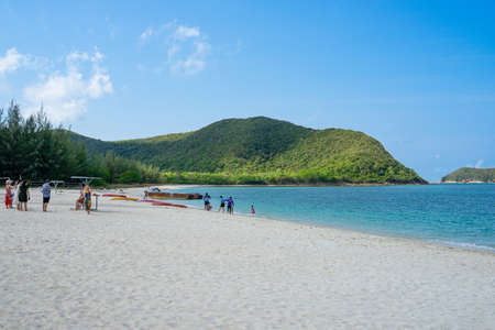 Sattahip, Chonburi, Thailand - April 1 2019 : The beautiful Scenery of rock on the White sand beach with clear blue sea in blackground during summer season at Samaesarn Island in Sattahip, Chonburi, Thailandのeditorial素材