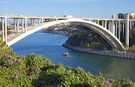 Arrabida bridge, over river Douro, Porto, Portugalの写真素材