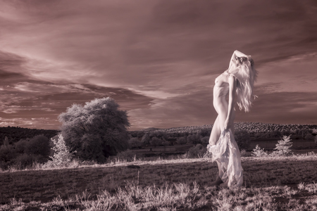 A blonde model posing in an outdoor environmentの写真素材