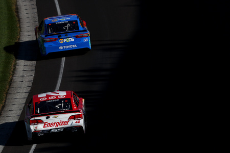 July 23, 2017 - Speedway, IN, USA: Kyle Larson (42) battles for position during the Brantley Gilbert Big Machine Brickyard 400 at Indianapolis Motor Speedway in Speedway, IN.のeditorial素材