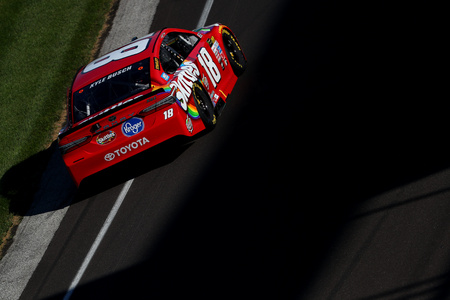 July 23, 2017 - Speedway, IN, USA: Kyle Busch (18) battles for position during the Brantley Gilbert Big Machine Brickyard 400 at Indianapolis Motor Speedway in Speedway, IN.のeditorial素材