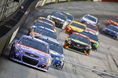 August 19, 2017 - Bristol, Tennessee, USA: Kyle Larson (42) brings his race car down the front stretch during the Bass Pro Shops NRA Night Race at Bristol Motor Speedway in Bristol, Tennessee.のeditorial素材