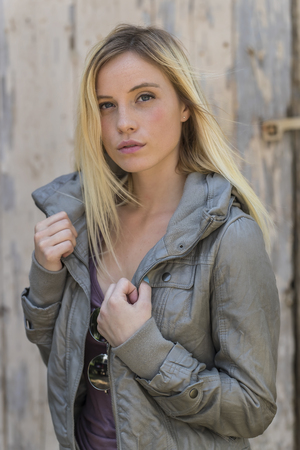 A blonde model posing in an outdoor environmentの写真素材