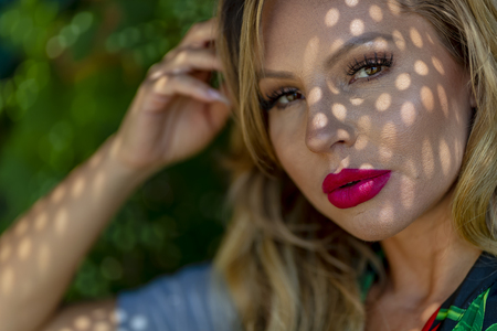 A beautiful blonde model posing in an indoor environmentの写真素材