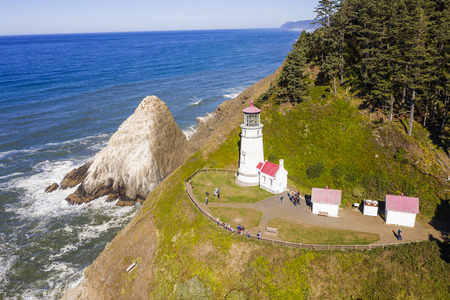 Heceta Head Light is a lighthouse on the Oregon Coast 13 miles (21 km) north of Florence, and 13 miles (21 km) south of Yachats in the United States.のeditorial素材