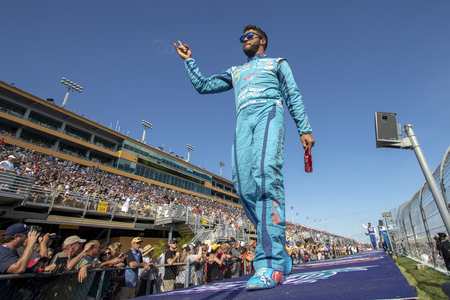 November 18, 2018 - Homestead, Florida, USA: Darrell Wallace, Jr (43) takes to the stage for driver introductions at the Ford 400 at Homestead-Miami Speedway in Homestead, Florida.のeditorial素材
