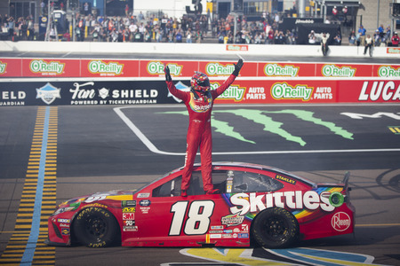 March 10, 2019 - Avondale, Arizona, USA: Kyle Busch (18) wins the Ticket Guardian 500 at ISM Raceway in Avondale, Arizona.のeditorial素材