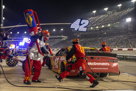April 13, 2019 - Richmond, Virginia, USA: Kyle Larson (42)  and crew make a pit stop for the Toyota Owners 400 at Richmond Raceway in Richmond, Virginia.のeditorial素材