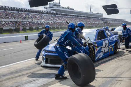 June 02, 2019 - Long Pond, Pennsylvania, USA: Kyle Larson (42) makes a pit stop for the Pocono 400 at Pocono Raceway in Long Pond, Pennsylvania.のeditorial素材