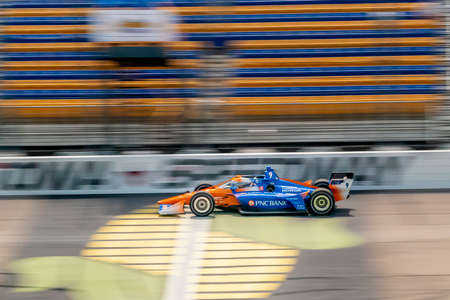 SCOTT DIXON (9) of Auckland, New Zealand practices for the Iowa INDYCAR 250s at the Iowa Speedway in Newton, Iowa.のeditorial素材