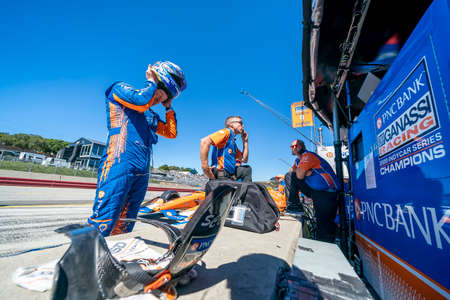 SCOTT DIXON (9) of Auckland, New Zealand prepares to qualify for the Firestone Grand Prix of...