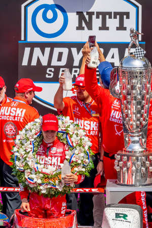 MARCUS ERICSSON (8) of Kumla, Sweden wins the Indianapolis 500 at Indianapolis Motor Speedway in Indianapolis, Indiana, USA.のeditorial素材