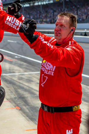 MARCUS ERICSSON (8) of Kumla, Sweden wins the Indianapolis 500 at Indianapolis Motor Speedway in Indianapolis, MI, USA.のeditorial素材