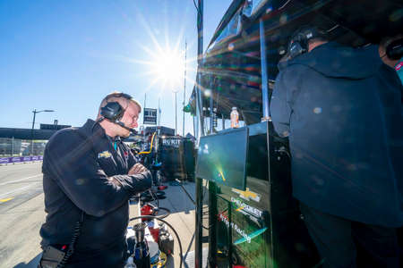 Crew members of AJFoyt Racing prepare their race car before a practice for the Chevrolet Detroit Grand Prix in Detroit, MI, USA.のeditorial素材
