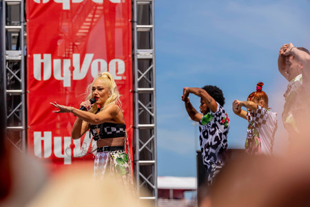 Singer, Qwen Stefani, performs for the fans before the start of the HY-VEEDEALS.COM 250 in Newton, IA, USA.のeditorial素材