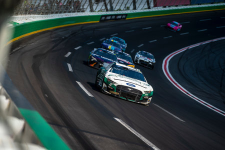 July 10, 2022 - Hampton, GA, USA: Brad Keselowski races for the Quaker State 400 in Hampton, GA, USA.のeditorial素材