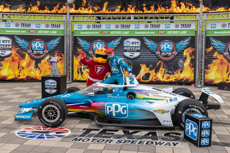 JOSEF NEWGARDEN (2) of Nashville, Tennessee  wins the PPG 375 at Texas Motor Speedway in Ft Worth, TX, USA.のeditorial素材