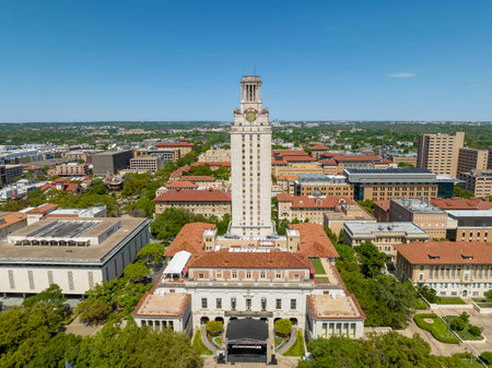 The Main Building (known colloquially as The Tower) is a structure at the center of the University of Texas at Austin campus in Downtown Austin, Texas.のeditorial素材