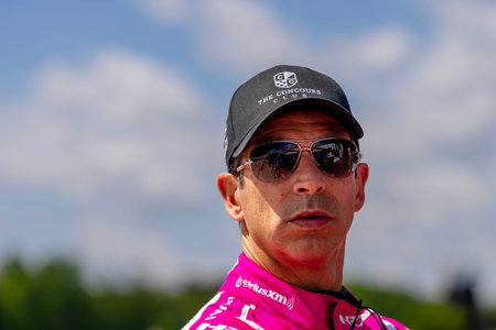 HELIO CASTRONEVES (06) of Sao Paulo, Brazil prepares to practice for the Childrens of Alabama Indy Grand Prix at Barber Motorsports Park in Birmingham AL.のeditorial素材