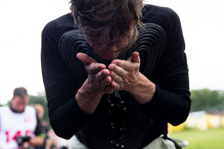 CALLUM ILOTT (77) of Cambridge, Cambridgeshire, England debriefs with their team after the Honda Indy 200 at Mid-Ohio at Mid-Ohio Sports Car Course in Lexington OH.のeditorial素材