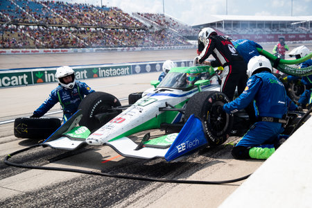 The crew of Rick Ware Racing  performs a pit stop during the HyVee Indycar Weekend  at Iowa Speedway in Newtown IA.のeditorial素材