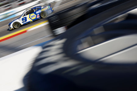 NASCAR Cup Series Driver, Chase Elliott (9) races for the Xfinity 500 at the Martinsville Speedway in Ridgeway VA.のeditorial素材