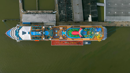 Carnival Sunshine, back from a 5-day Caribbean cruise, graces Charleston Harbor, SC, a vibrant symbol of maritime adventure and leisure.のeditorial素材