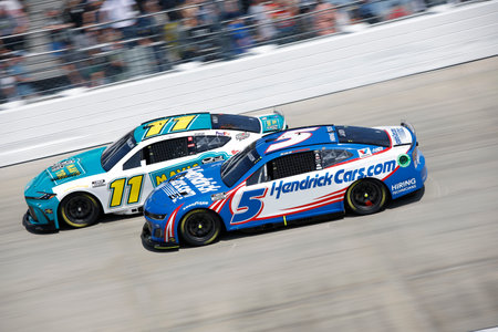 Kyle Larson races for the WÃ¼rth 400 in Dover, DE, USA.のeditorial素材