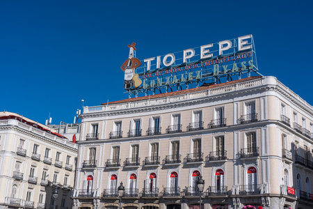 Madrid's Puerta del Sol: Vibrant Square, Historic Landmark, New Year's Tradition Hubのeditorial素材