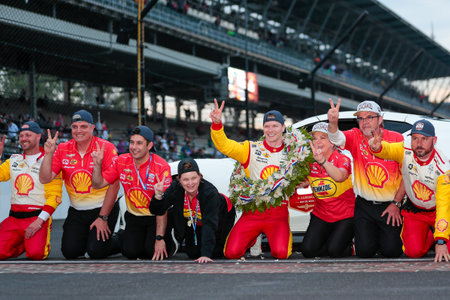 JOSEF NEWGARDEN (2) of Nashville, Tennessee wins the 108th Running of the Indianapolis 500 at Indianapolis Motor Speedway in Speedway, IN.のeditorial素材