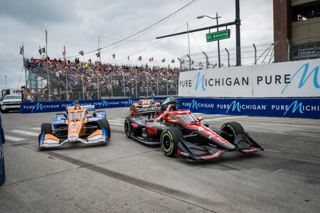 NTT INDYCAR SERIES driver, SCOTT DIXON (9) of Auckland, New Zealand races through the turns during the Detroit Grand Prix on the Streets of Detroit in Detroit, MI.のeditorial素材