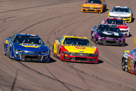 AVONDALE, AZ USA - November 02, 2025:  JOEY LOGANO (22) of Middletown, CT races through the turns during the NASCAR Cup Series Championship at the Phoenix Raceway in AVONDALE AZ.のeditorial素材