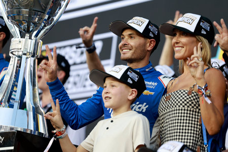 Avondale, AZ â€“ Nov. 2, 2025: The No. 5 Hendrick Motorsports Chevrolet driver KYLE LARSON of...