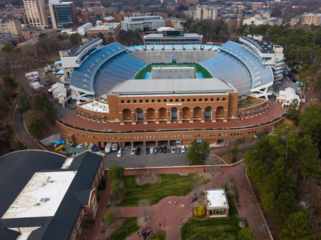 An aerial view of Kenan Stadium in Chapel Hill shows the historic UNC football venue nestled among trees, its classic bowl design anchoring campus since 1927 and home of the Tar Heels.のeditorial素材