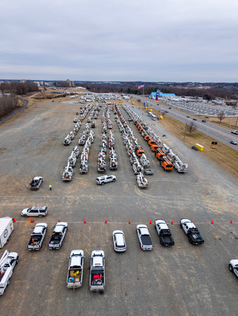 North Carolinaâs Department of Transportation is gearing up crews and trucks to plow and clear icy roads around the clock once the storm hits, urging people to stay off roads.のeditorial素材