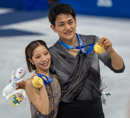 Riku Miura (12-1) and Ryuichi Kihara (12-2) of Japan win the gold metal for the Figure Skating Pair Skating Free Skating Finals at the Milano Ice Skating Arena during the 2026 Milano Cortina Winter Olympics in Milan, Italy.のeditorial素材