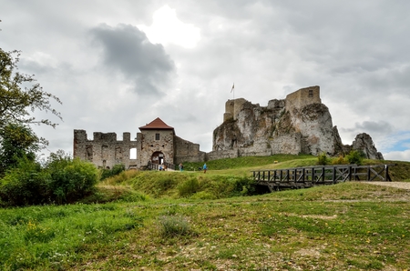 RABSZTYN, POLAND - AUGUST 13, 2017: Beautiful historic castle ruins in Rabsztyn, Poland.のeditorial素材