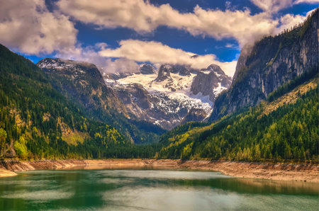 Mountain lake in Austrian Alps. View of Hoher Dachstein and Mitterspitz from the lake Vorderer Gosausee in Austria.の写真素材