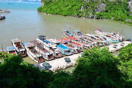 Bay near Thien Cung Cave. Ha Long Bay, Vietnamのeditorial素材