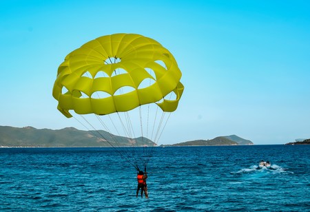 parasail landing, Islands in Nha Trang bay, Vietnamの写真素材