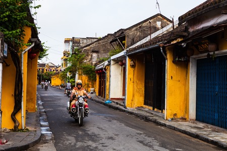 HOI AN, VIETNAM - MARCH 19, 2017: Morning in Hoi An ancient townのeditorial素材