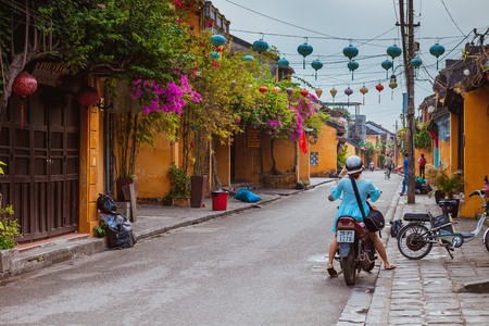 HOI AN, VIETNAM - MARCH 19, 2017: Morning in Hoi An ancient townのeditorial素材