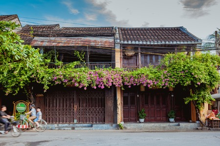 HOI AN, VIETNAM - MARCH 19, 2017: Morning in Hoi An ancient townのeditorial素材