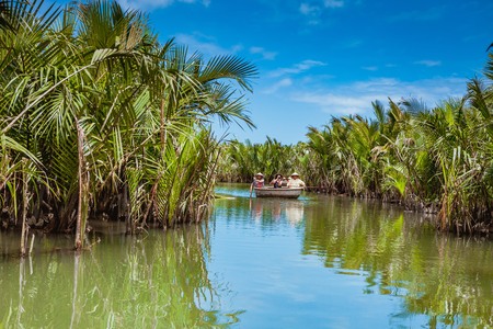 HOI AN, VIETNAM - MARCH 19, 2017: Tourists visit water coconut forest in Hoi Anのeditorial素材