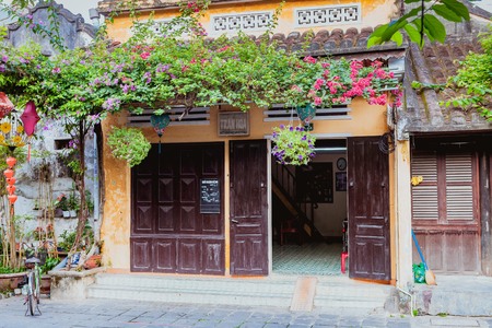 HOI AN, VIETNAM - MARCH 19, 2017: Morning in Hoi An ancient townのeditorial素材