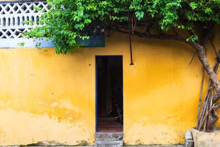 HOI AN, VIETNAM - MARCH 19, 2017: Morning in Hoi An ancient townのeditorial素材