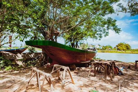 HOI AN, VIETNAM - MARCH 19, 2017: Carpenter in rural Kim Bong, Vietnamのeditorial素材