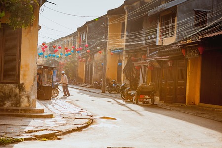 HOI AN, VIETNAM - MARCH 19, 2017: Morning in Hoi An ancient townのeditorial素材