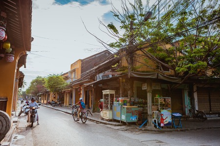 HOI AN, VIETNAM - MARCH 19, 2017: Morning in Hoi An ancient townのeditorial素材